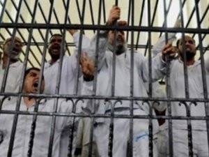 Mısır'da Darbe Karşıtlarının Yargılanması