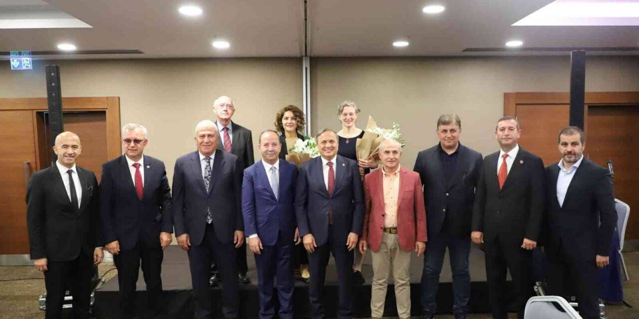 Başkan Akgün’e “Barınma Politikaları Özel Ödülü” verildi