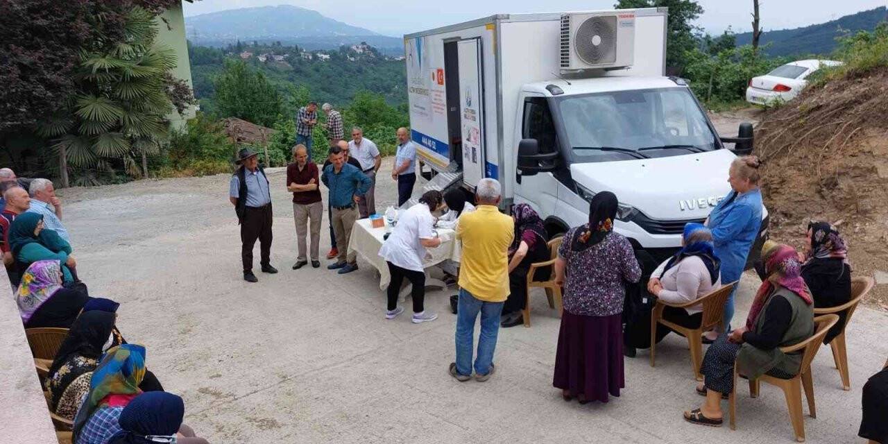 Mobil sağlık aracı, vatandaşlara kapıda hizmet veriyor