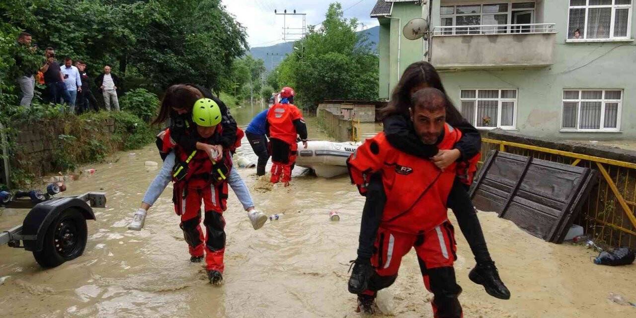 AFAD, Batı Karadeniz’de meydana gelen aşırı yağışlardaki son durumu açıkladı