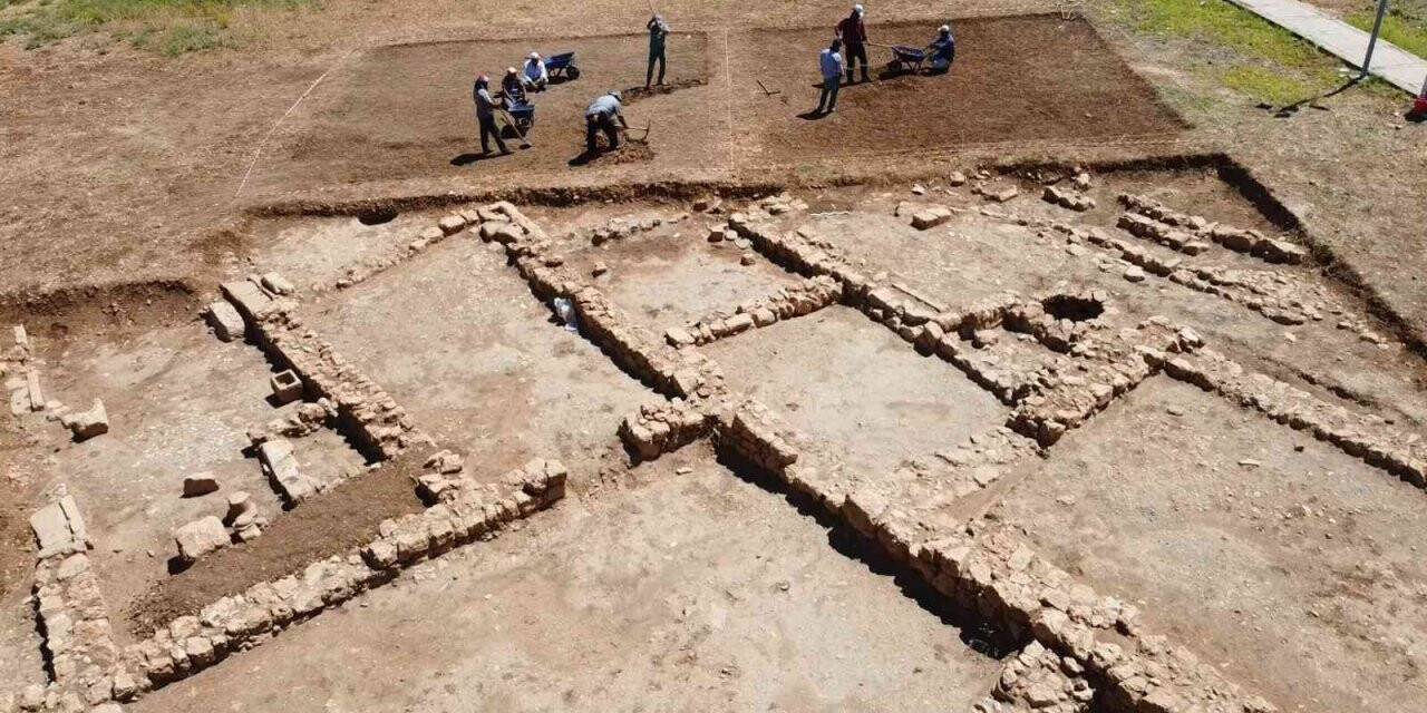 Perre Antik Kenti’ndeki ’sonsuzluk merdiveni’nin sonu merak ediliyor