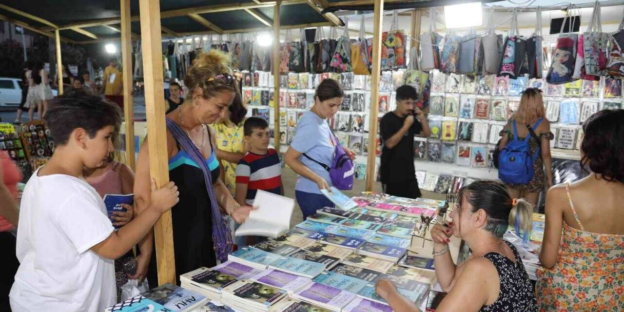 Marmaris’te kitap günleri sürüyor