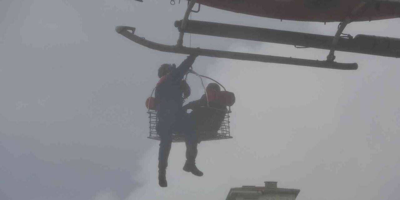 Selde mahsur kalan bedensel engelli vatandaş helikopterle kurtarıldı
