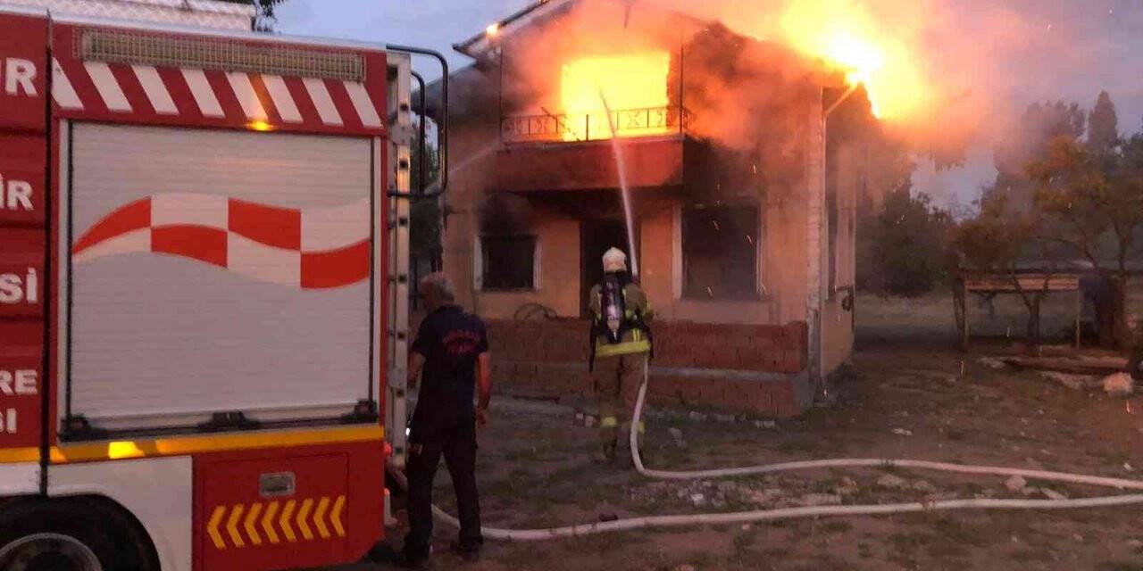 Edremit’te ev yangını