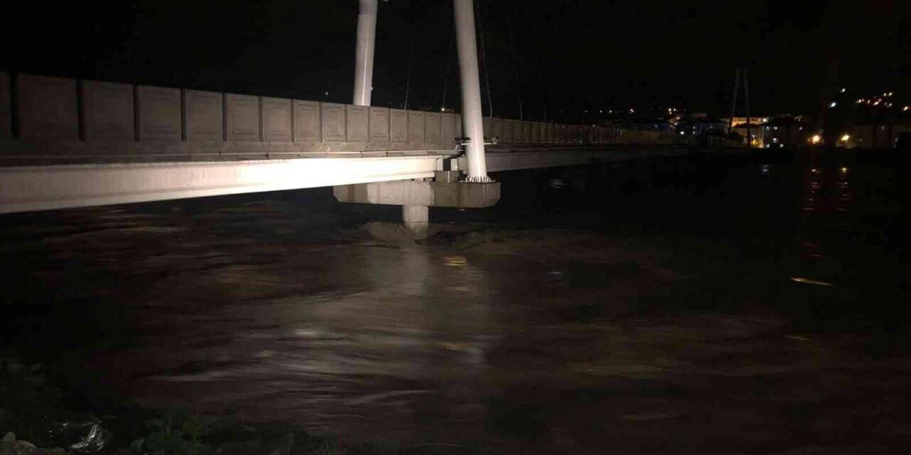 Çaycuma sanayi sitesi sular altında kaldı