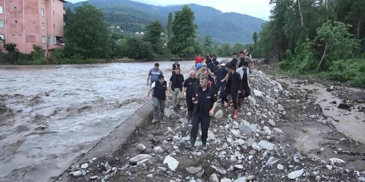 AFAD Başkanı Yunus Sezer, Kastamonu’da sel bölgesinde incelemelerde bulundu
