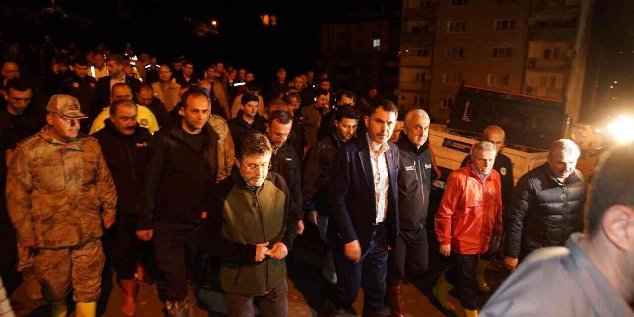 Çevre, Şehircilik ve İklim Değişikliği Bakanı Murat Kurum, selden etkilenen Bozkurt’ta