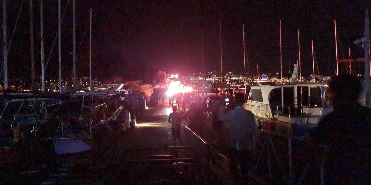 Milyonlarca lira değerindeki yat alev alev yandı, soğutma çalışmaları esnasında sulara gömüldü