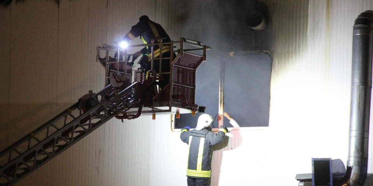 Karaman’da bisküvi fabrikasında yangın çıktı, 10 işçi dumandan etkilendi