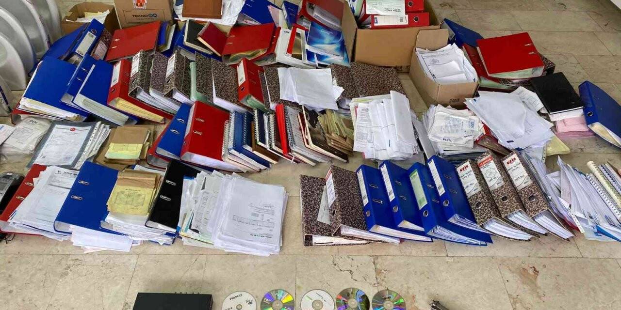 Demir Çelik fiyatlarını manipüle eden, 105 milyar liralik sahte faturayla kamuyu 25 milyar zarara uğratan şirketlere Demir Yumruk