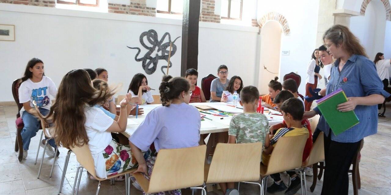 Çocuklar çevreye kulak verip, hayallerini resme döktü