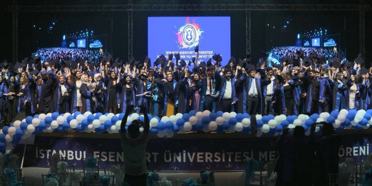 İstanbul Esenyurt Üniversitesi mezun öğrencilerini uğurladı