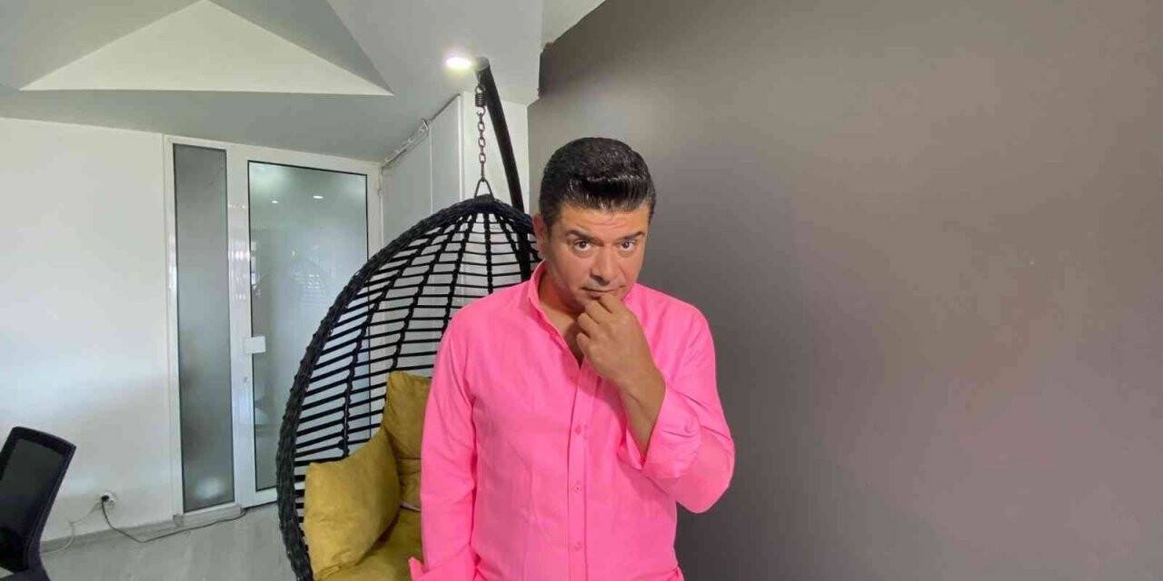 Hülya Avşar hayranlığı şarkı okuttu