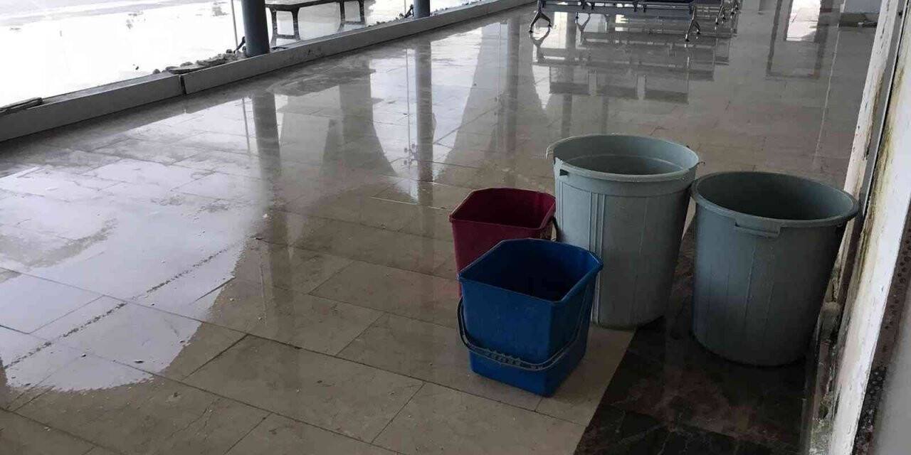 Yeni otogarın tavanı yine aktı