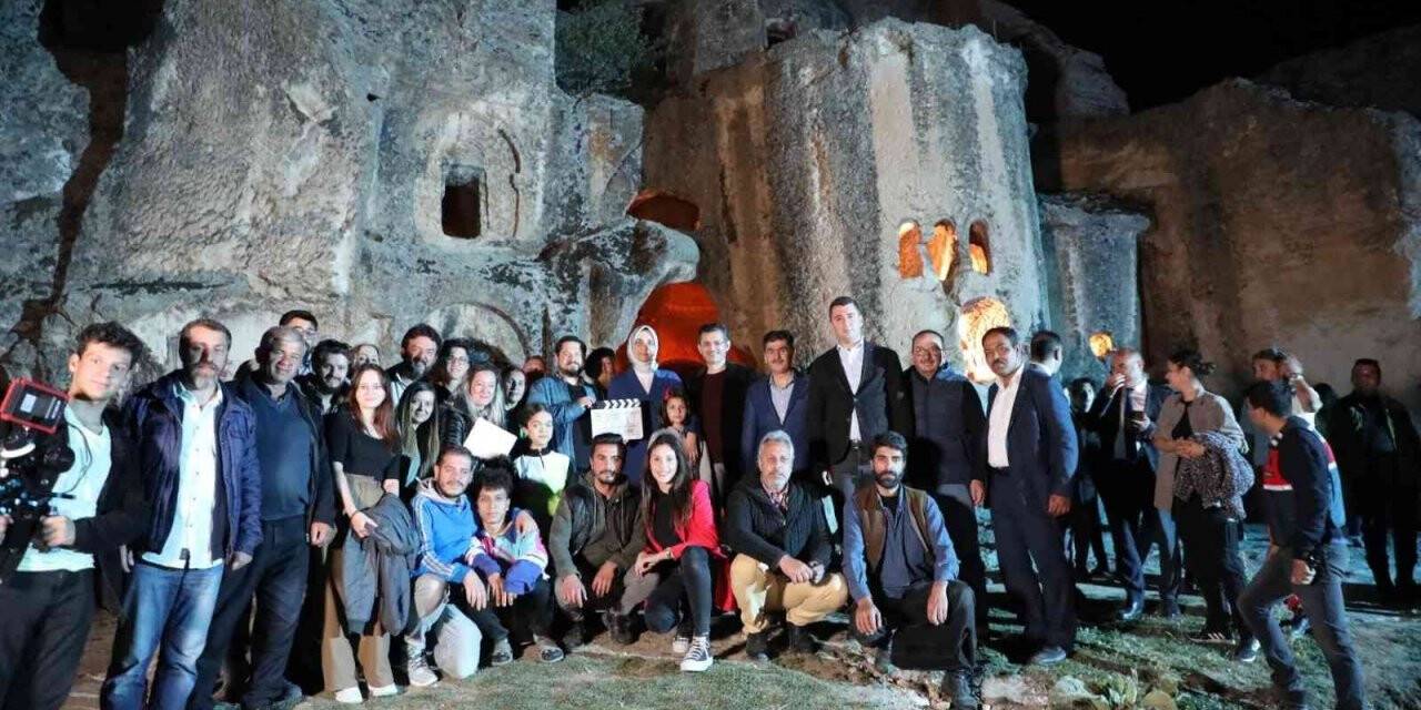 Vali Yiğitbaşı, Ayazini’deki film setini ziyaret etti