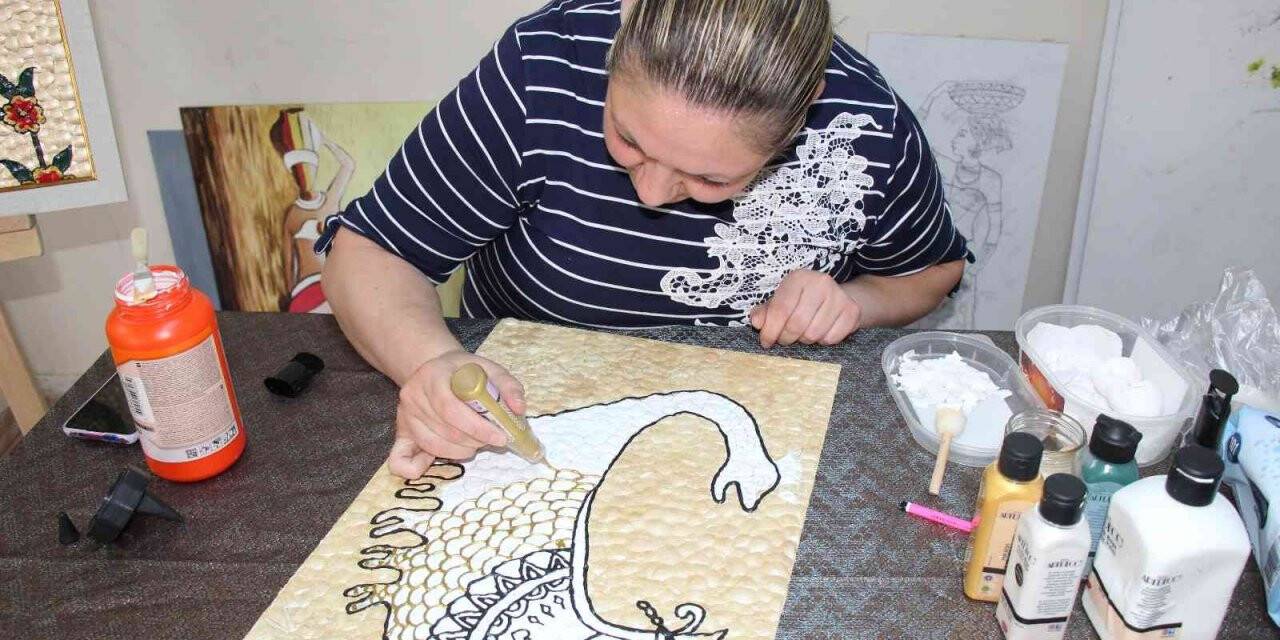 Mardin’in sembolü Şahmeran, yumurta kabuğundan tabloya dönüştü