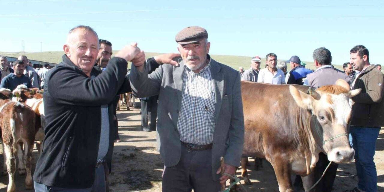 Pazarlıkta anlaşamayınca sesler yükseldi devreye vatandaşlar girerek anlaştırdılar