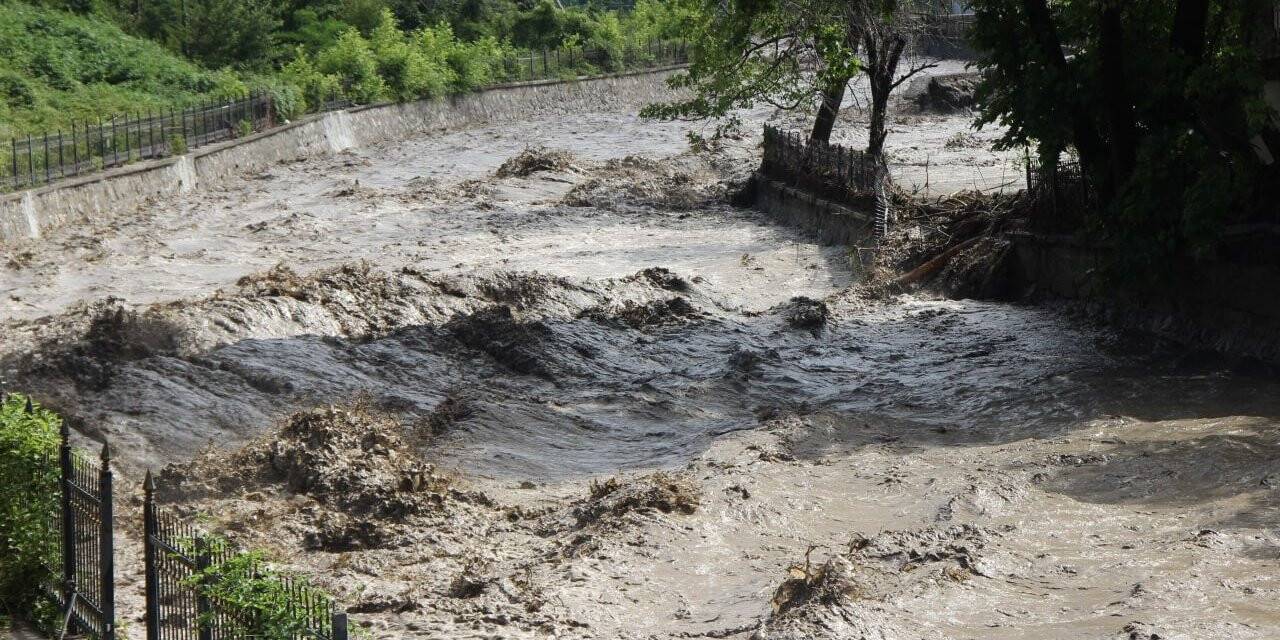 Kaymakam Baycar, selin vurduğu köylerde incelemelerde bulundu
