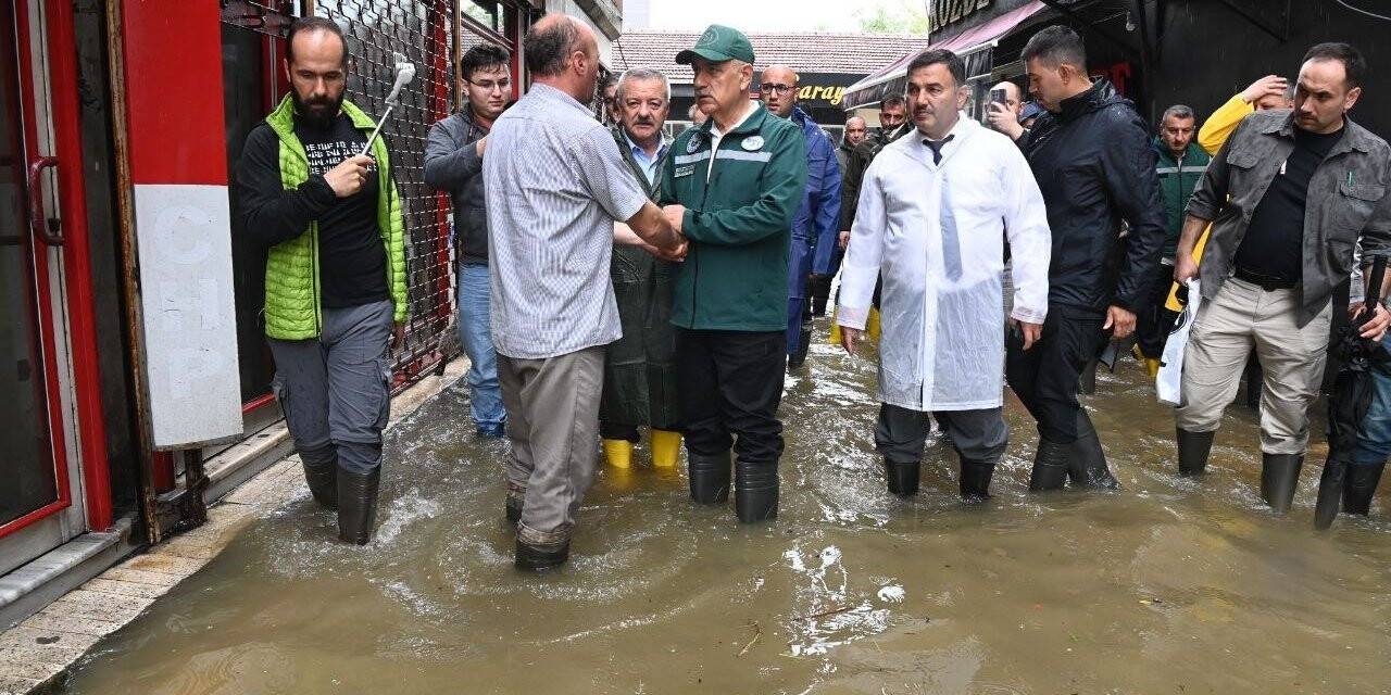 Bakan Kirişci Zonguldak’ta sel felaketinin yaşandığı bölgede