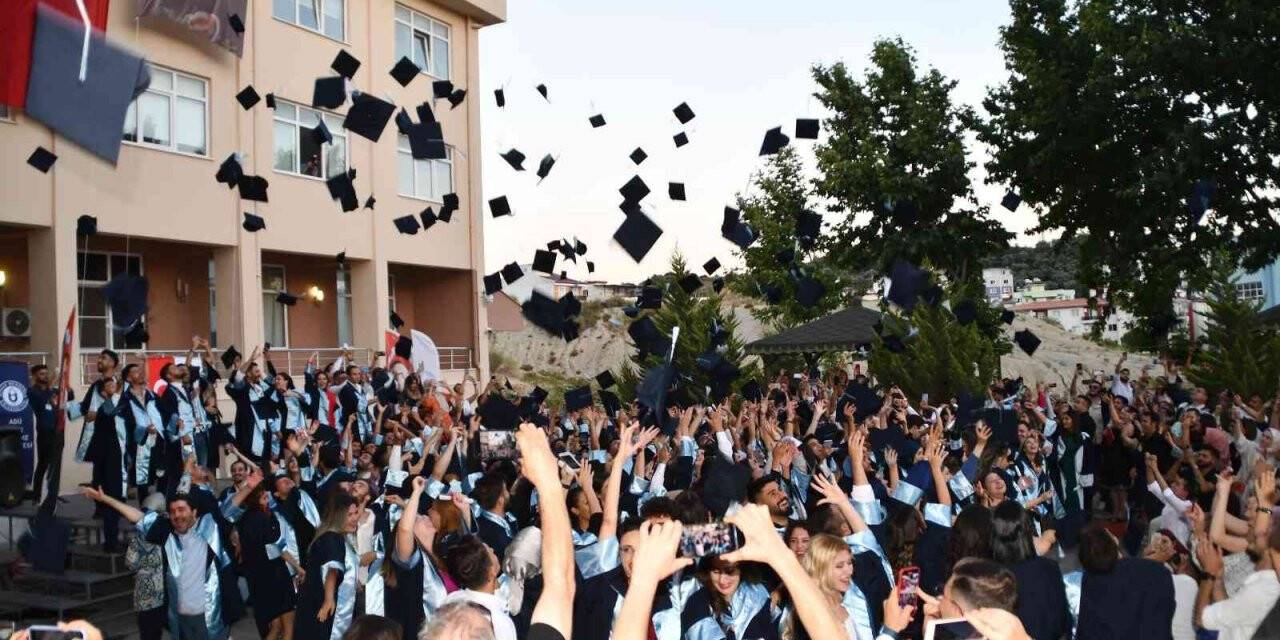 ADÜ Söke İşletme Fakültesi’nde mezuniyet töreni gerçekleştirildi