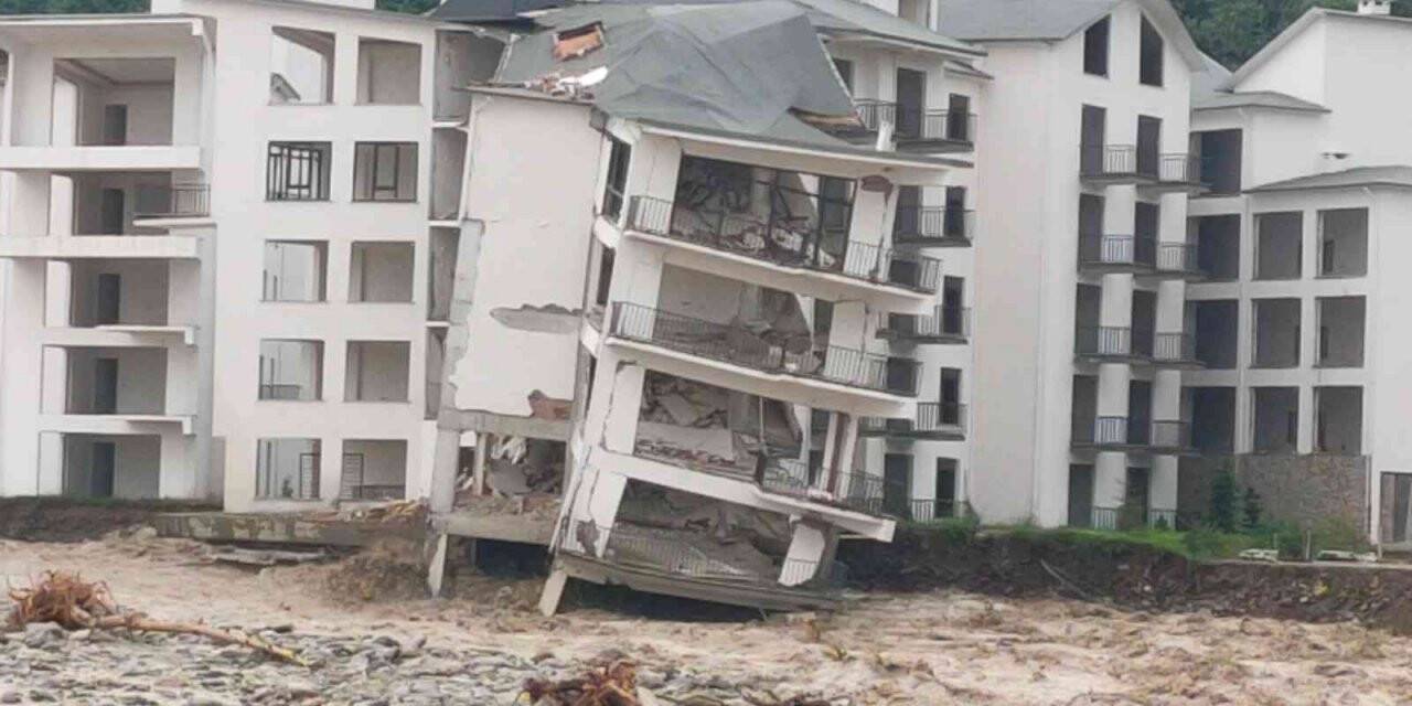 Sağanak, inşaat halindeki termal otelin bloğunu yıktı