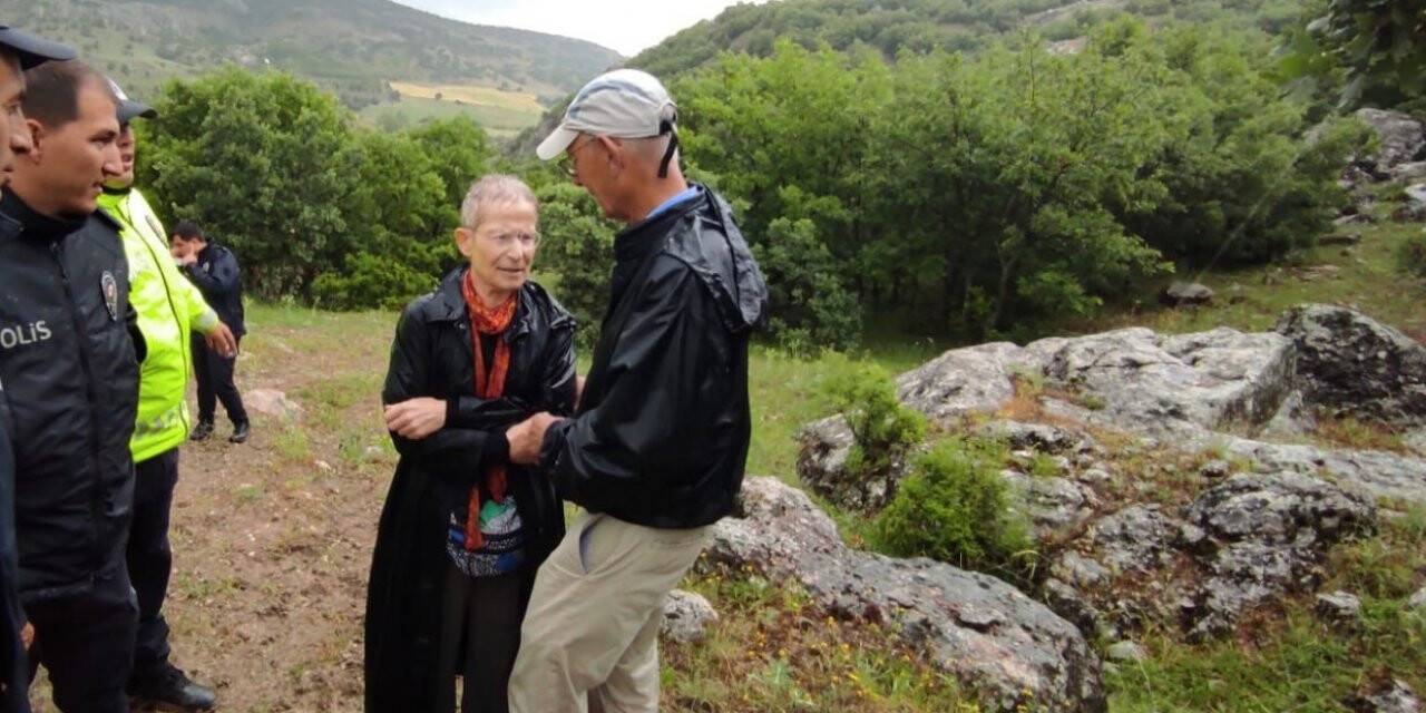 Kayıp Amerikalı turist ormanlık alanda bulundu