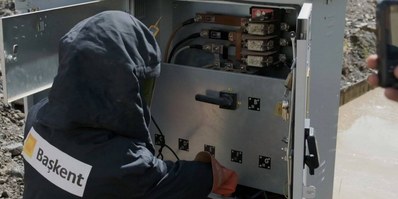 Batı Karadeniz’de meydana gelen yoğun yağış ve seller nedeniyle oluşan elektrik arızaları gideriliyor