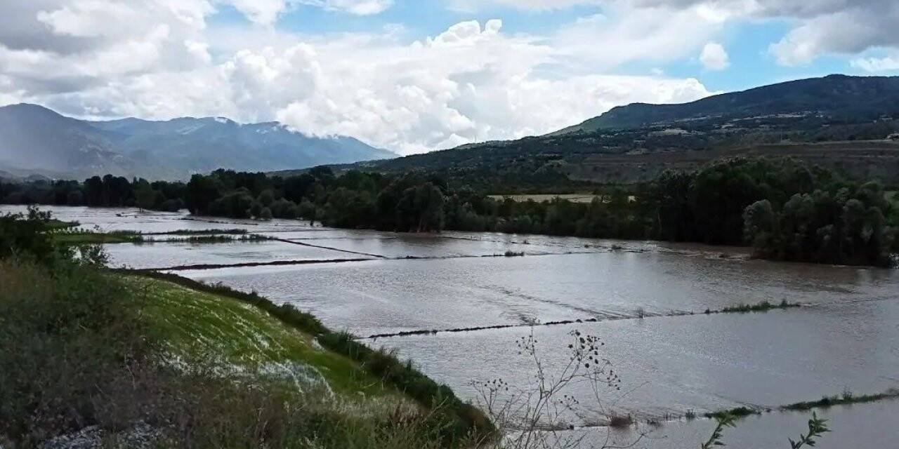 Hanönü’de ekili alanlar sular altında kaldı