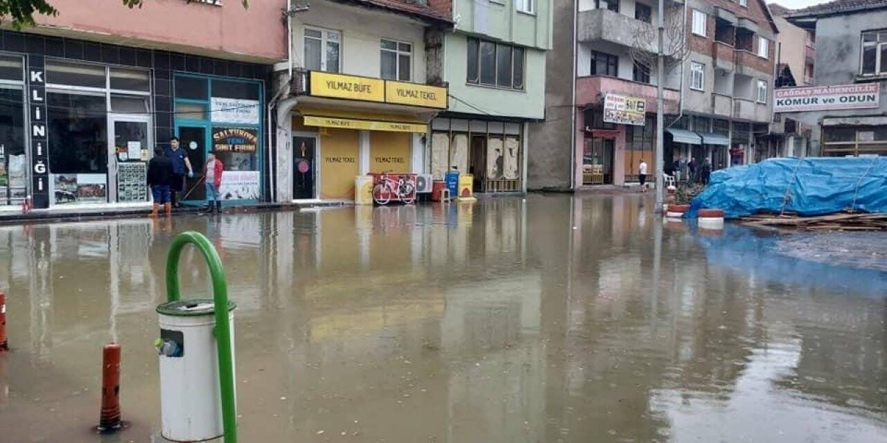 Saltukova sabah sel sularıyla uyandı