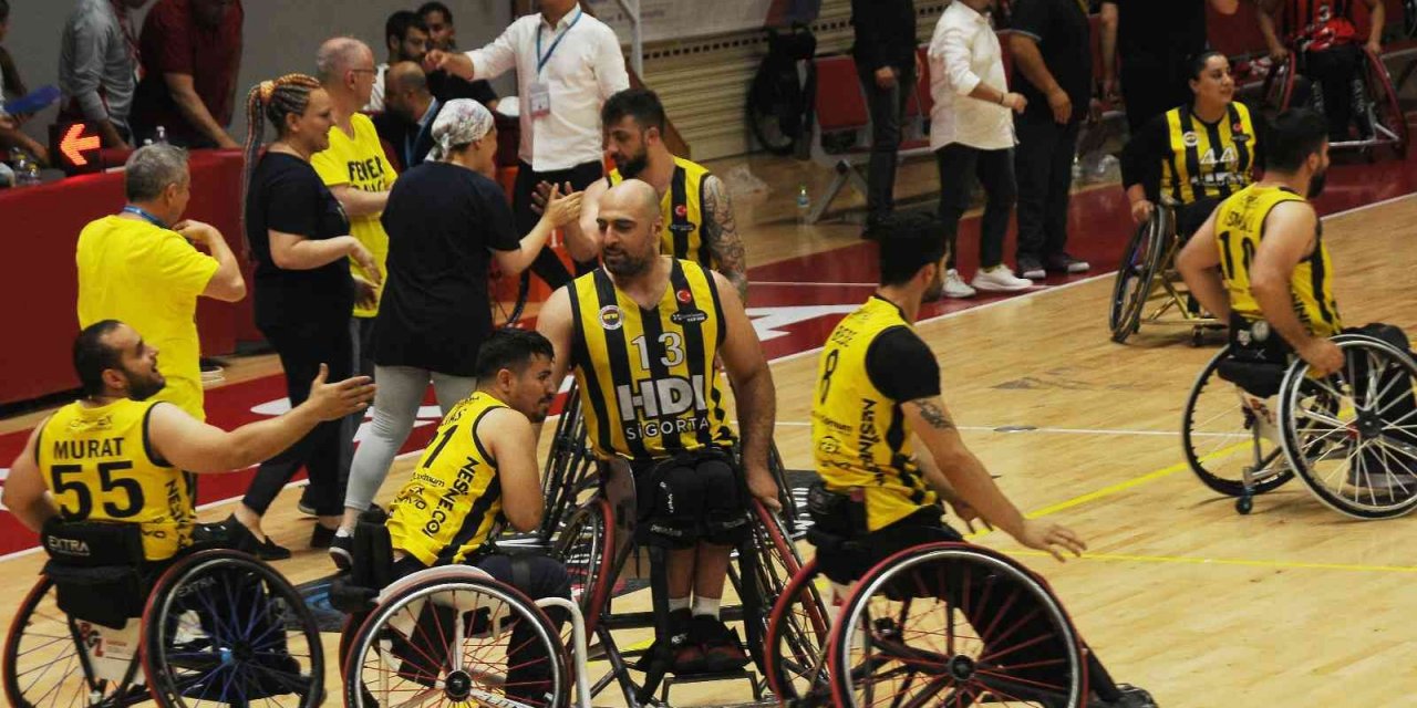 Fenerbahçe final serisinde 1-0 öne geçti