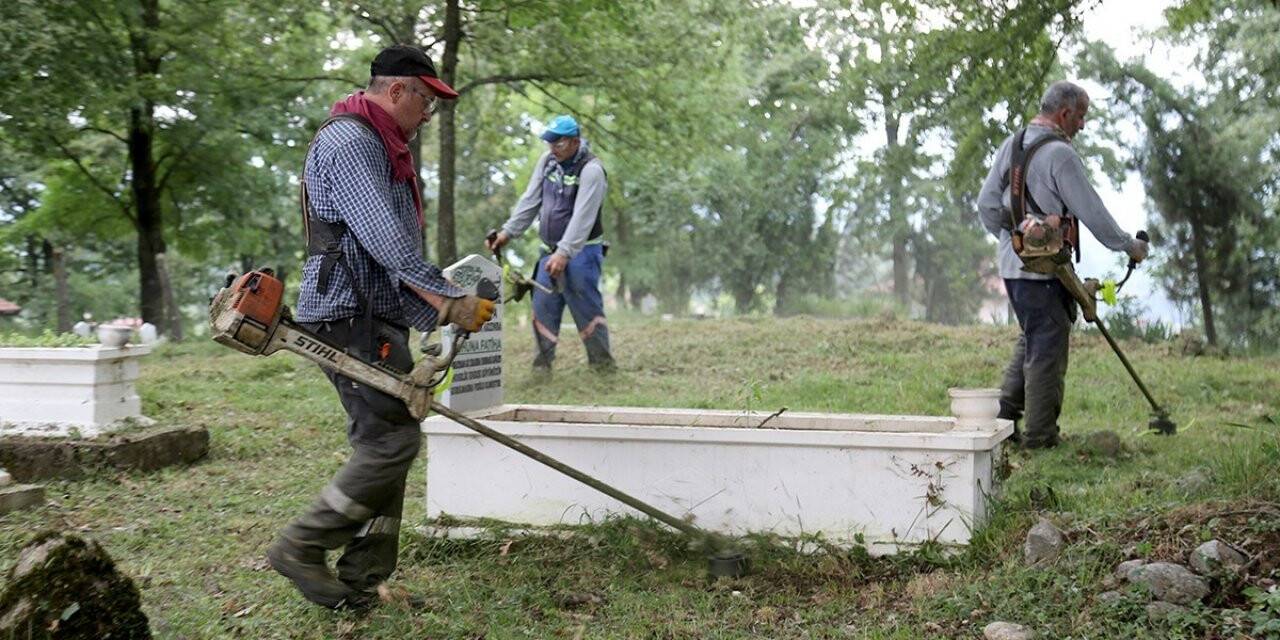 Büyükşehir mezarlıkları bayrama hazırlıyor