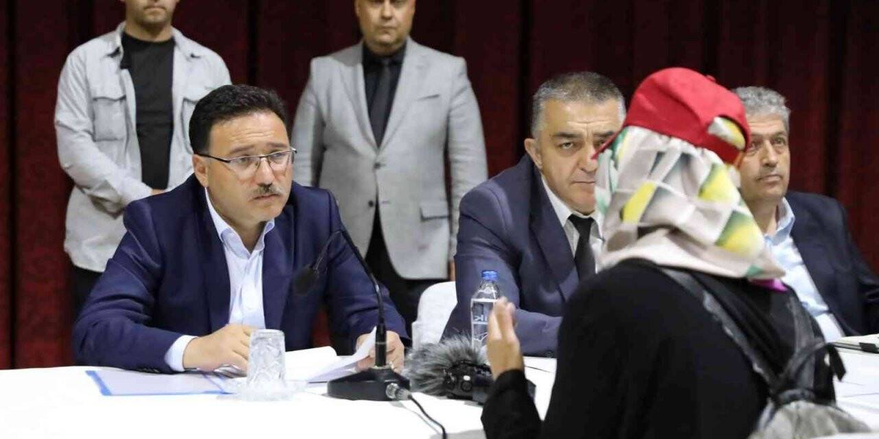 Vali Çiçek Halk Günü Toplantısında Vatandaşlarla Buluştu