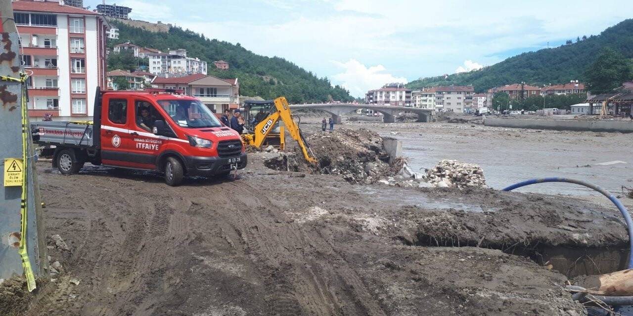 Ankara Büyükşehir Belediyesi sel felaketinin yaralarını sarmak için Kastamonu’da