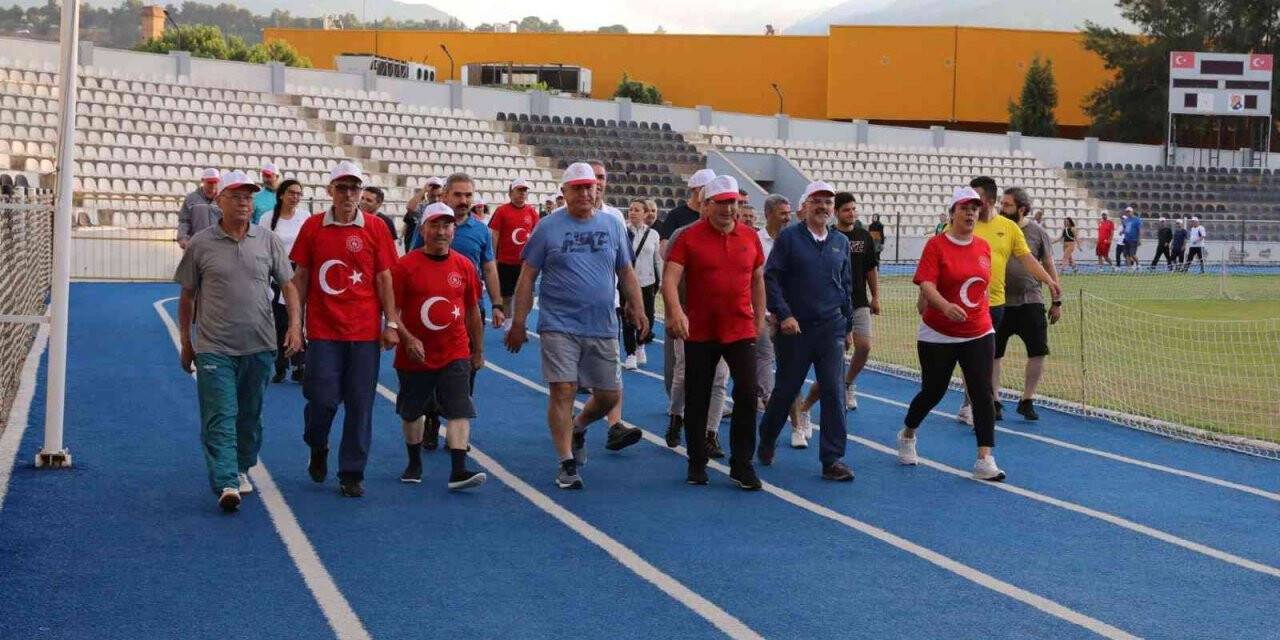 Efeler sağlıklı yaşam için yürüdü