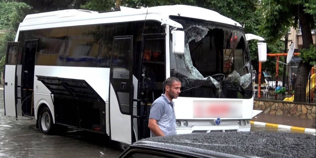 Bafra’da şiddetli yağmur: Caddeler göle döndü
