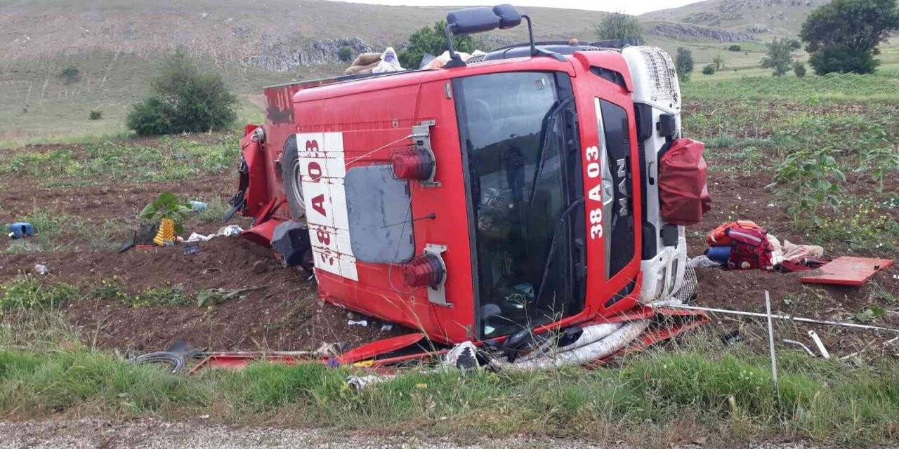 Marmaris yangınından dönen ekip Afyonkarahisar’da kaza yaptı