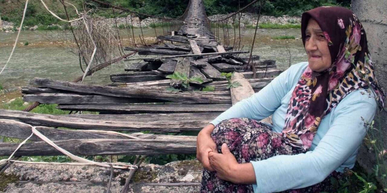 Köylüler asma köprülerinin yenilenmesini istiyor
