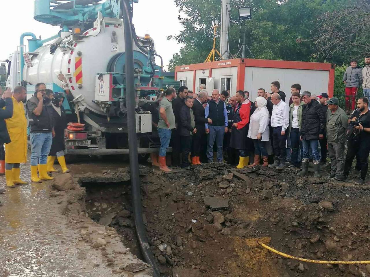 Büyükşehir yol bakımı timi Düzce’de