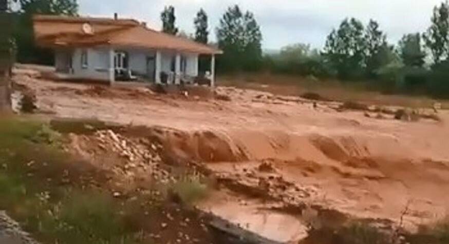 Çankırı’da sel paniği kamerada