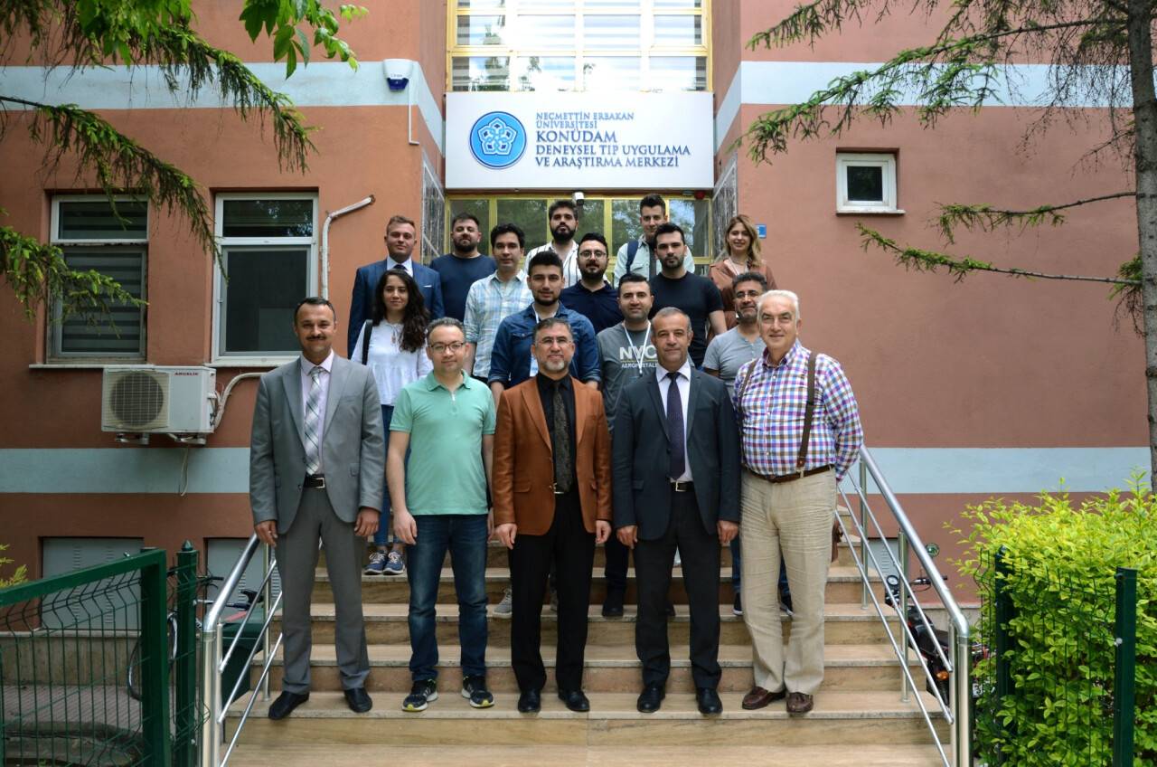 Mikrocerrahi eğitimini tamamlayan uzman hekim adaylarına sertifikaları verildi