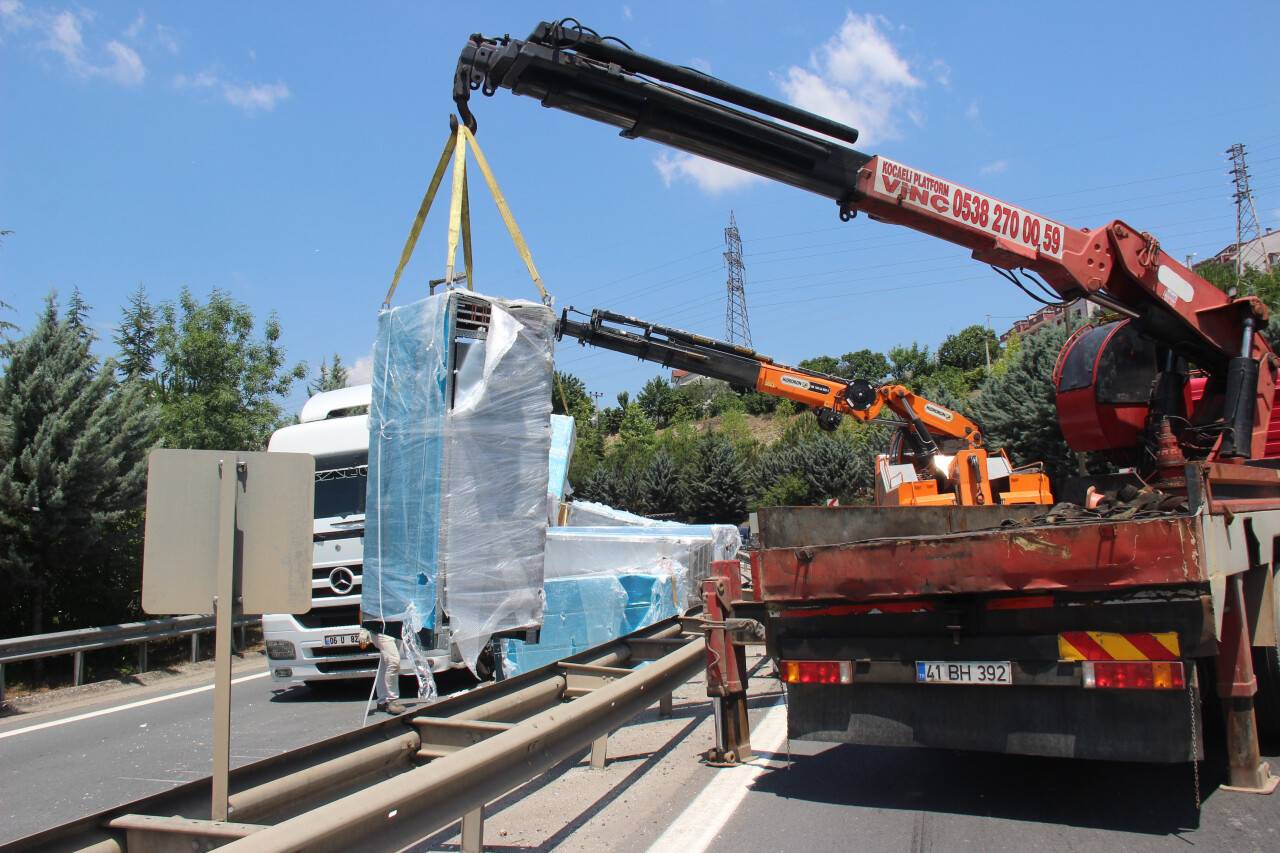 3 milyonluk elektrik panoları TEM’de yola saçıldı