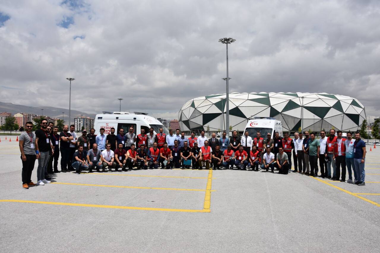 Ambulans sürüş güvenliği eğitimi