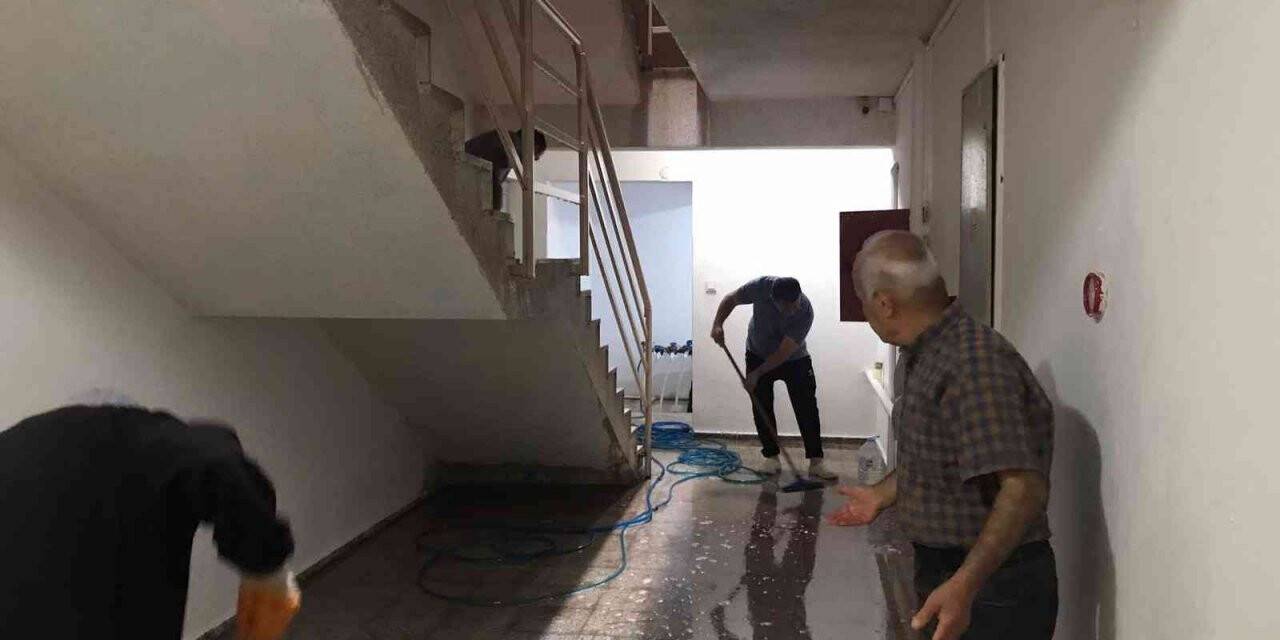 Boşanma aşamasındaki eşini öldürüp intihar etti