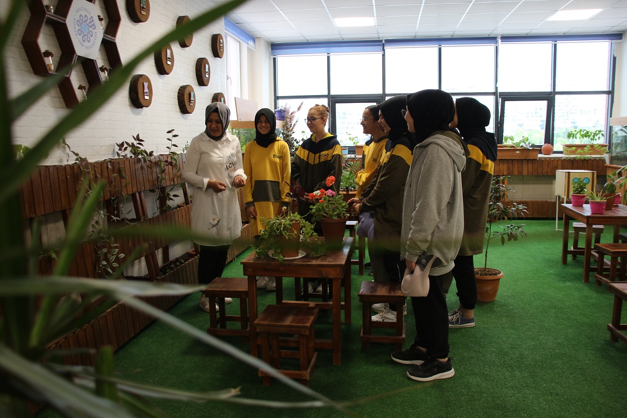 Öğrenciler "Tohum Kütüphanesi"yle ata tohumlarını geleceğe taşıyor