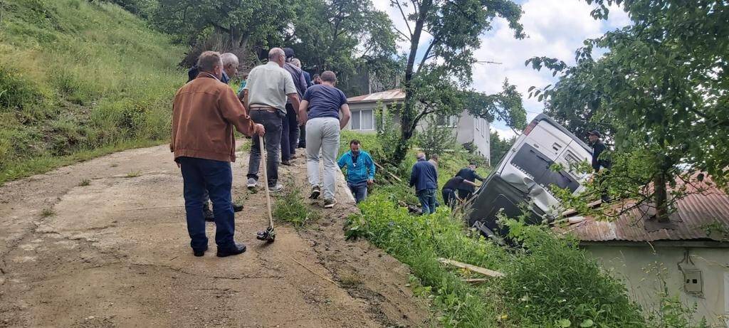 Cenaze yolunda kaza çok sayıda yaralı var