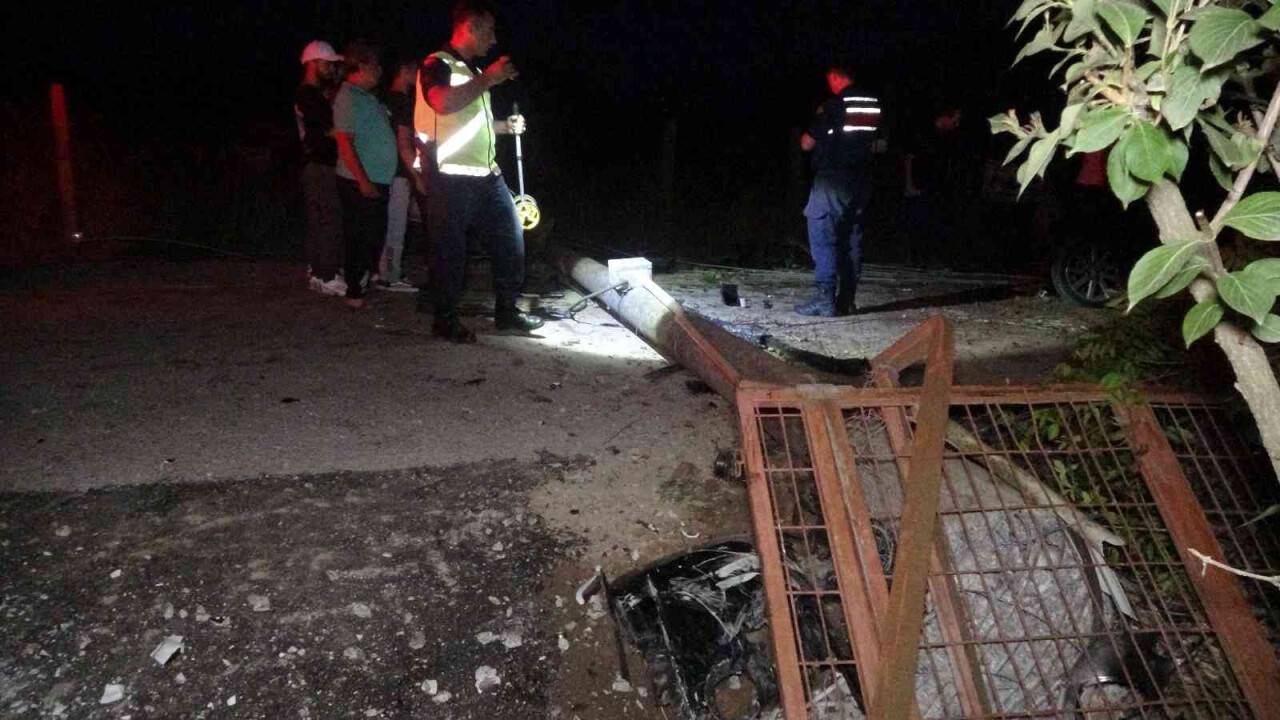 Mahalleyi elektriksiz bırakan kaza