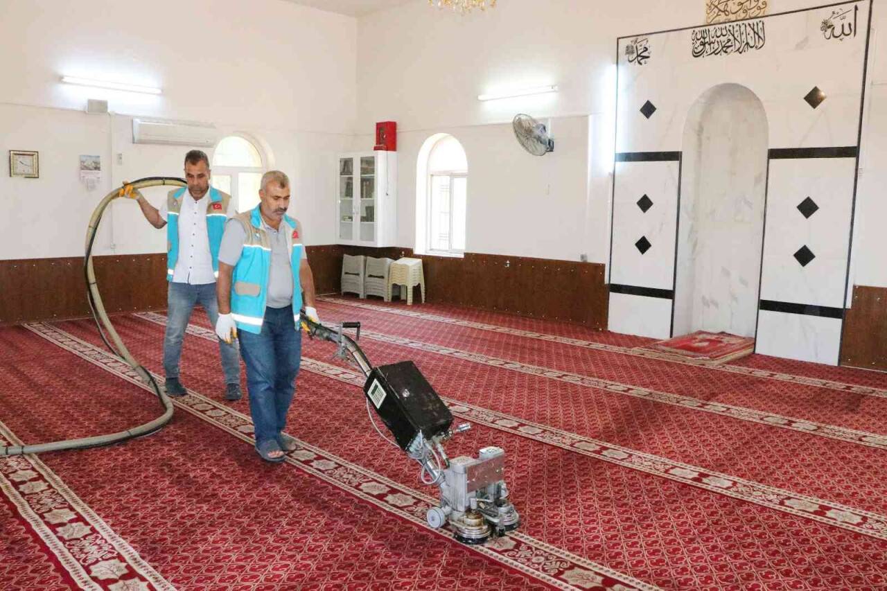 Şanlıurfa’daki ibadethanelerde bayram temizliği