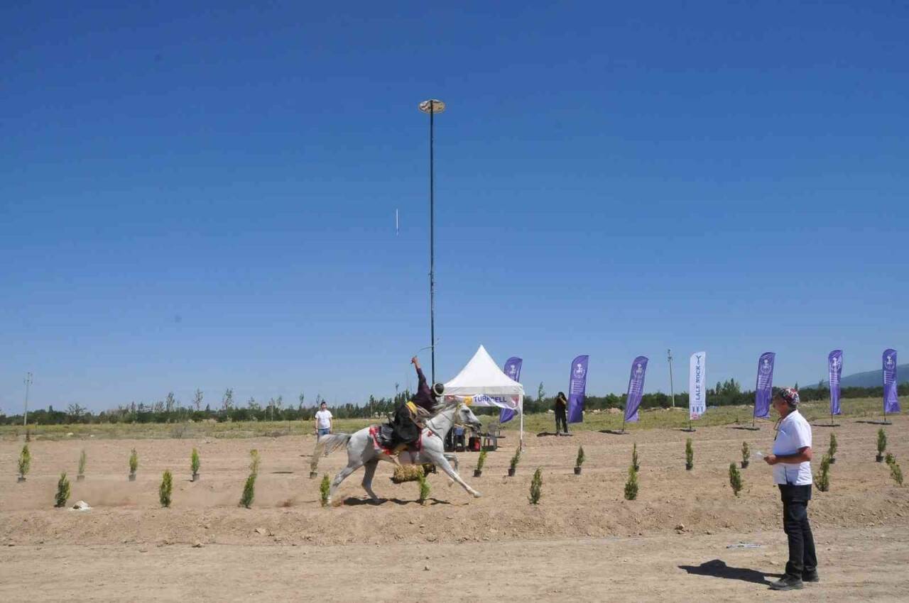 Akşehir, Atlı Okçuluk Doğu Grubu müsabakalarına ev sahipliği yaptı
