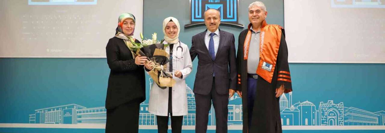 KTO Karatay Üniversitesi tıp öğrencilerinin mezuniyet sevinci