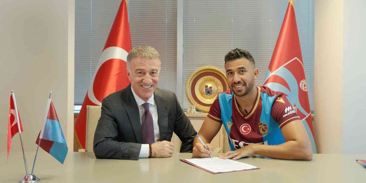 Trabzonspor yeni transferi Trezeguet için imza töreni düzenledi